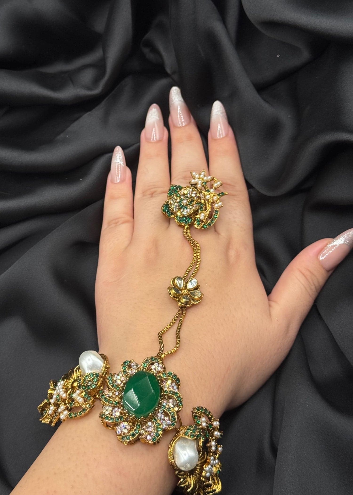 Nawabzadi Emerald Hathphool/Anja/Angla